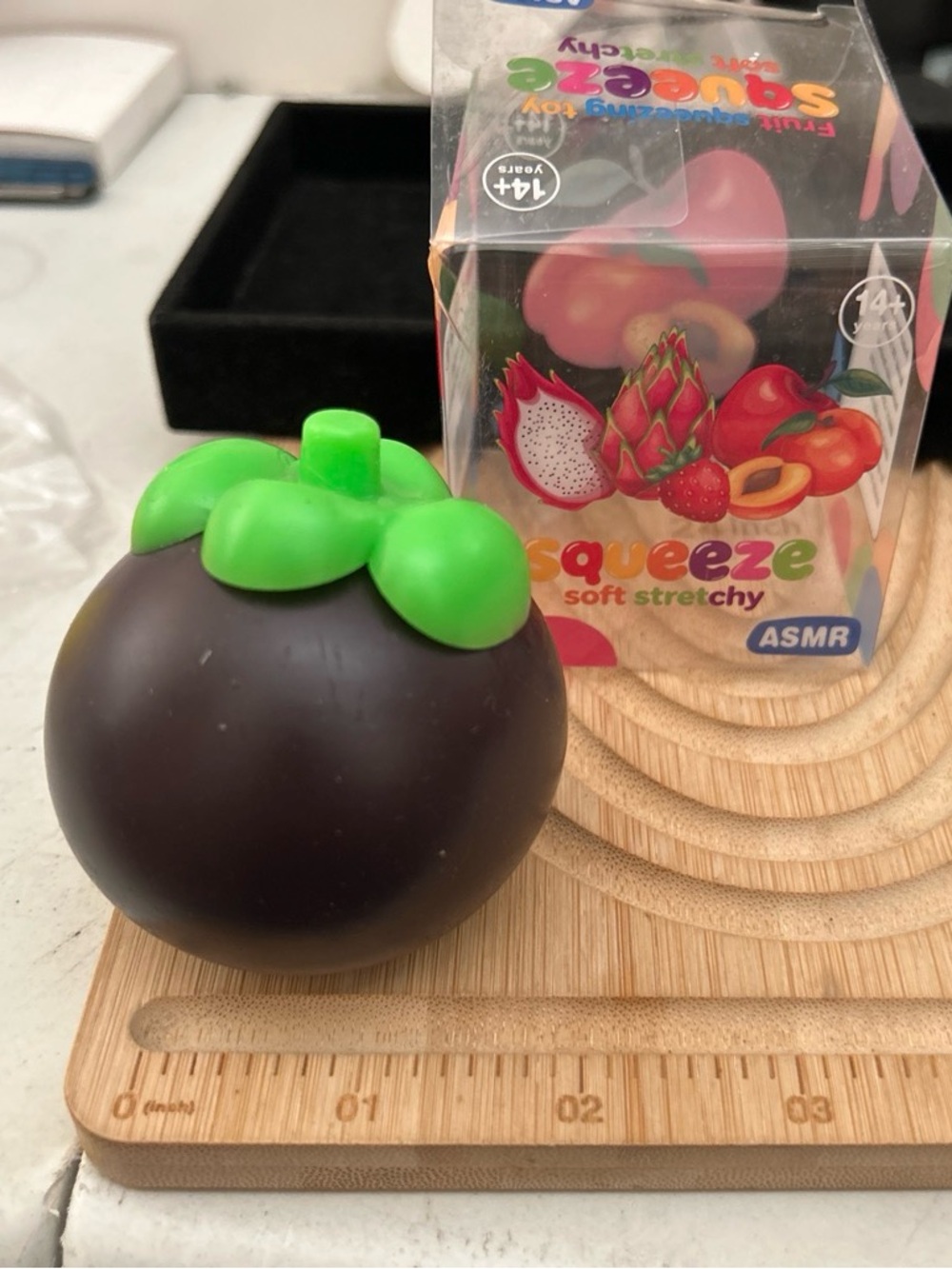 Crunchy mangosteen squishy